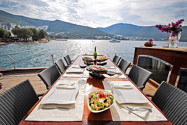 How to Plan a Romantic Dinner on a Luxury Yacht